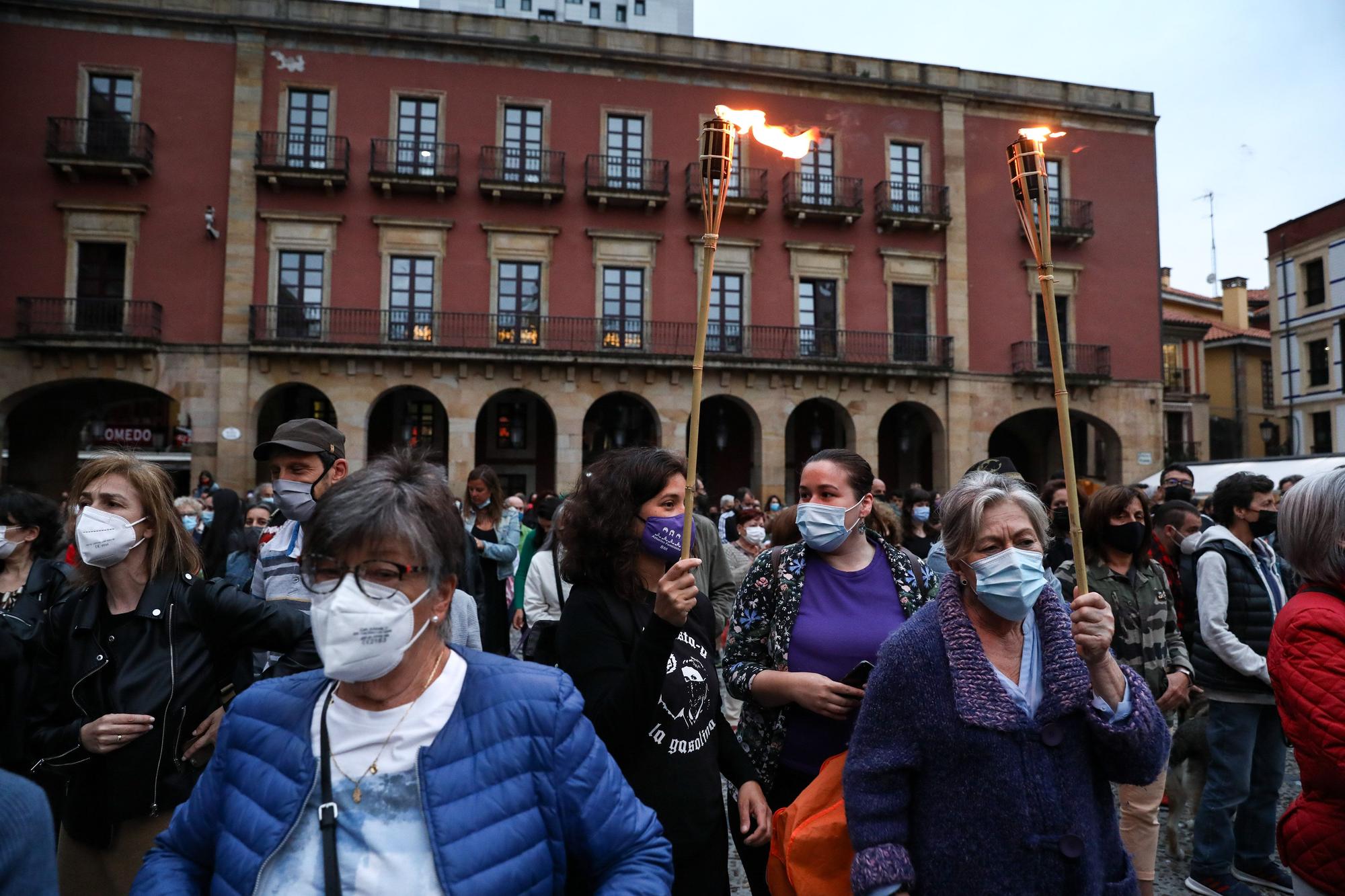 Gijón clama contra la violencia machista tras el crimen de las niñas de Canarias