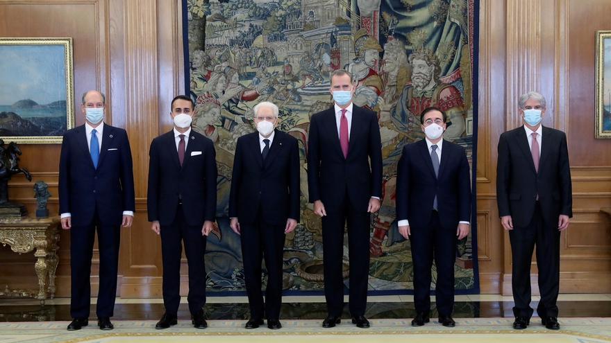 Los Reyes reciben con honores militares al presidente italiano en el Palacio Real