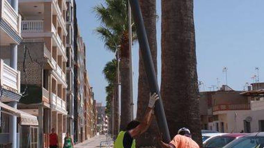 Nules renueva el alumbrado de la playa e instala 95 farolas eficientes