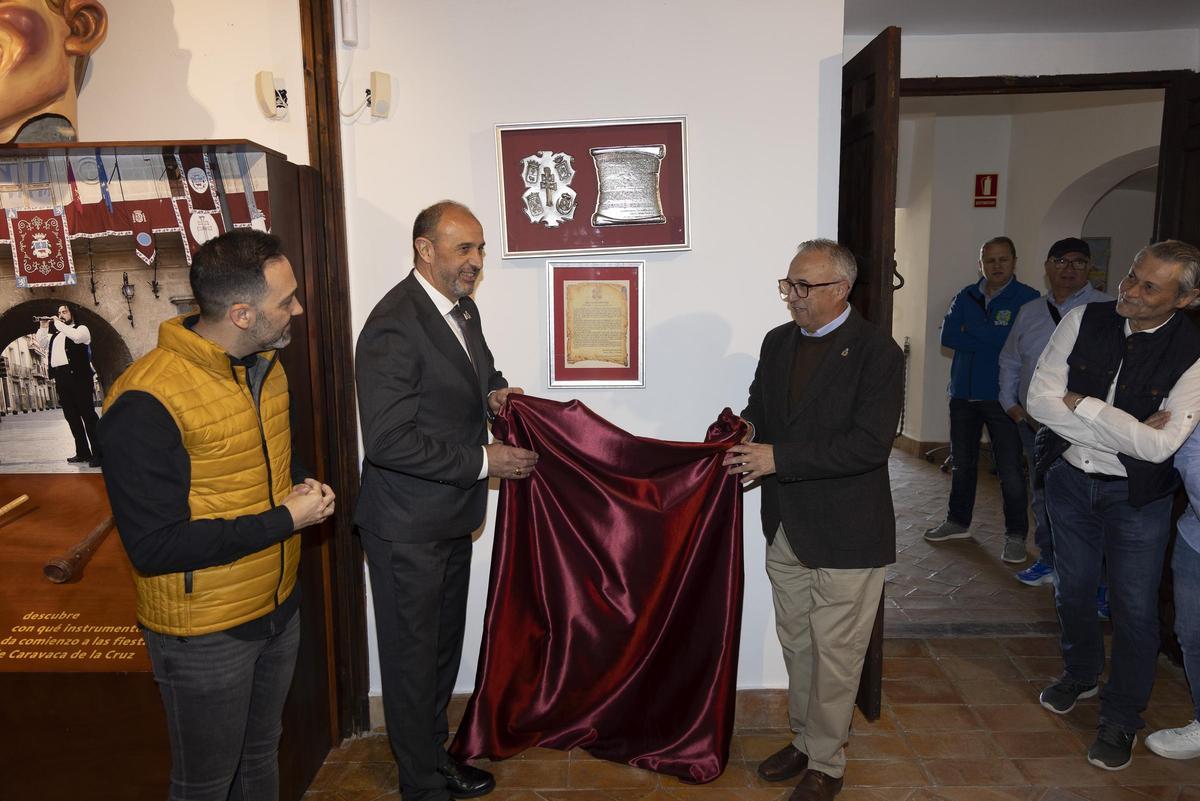 Descubrimiento de la placa en el Museo de la Fiesta de Caravaca