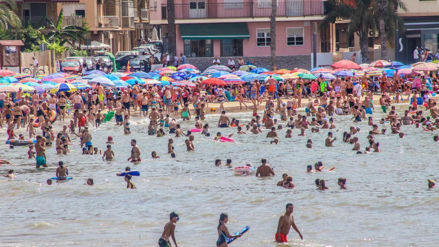 Una imagen de la Playa del Cura de Torrevieja.