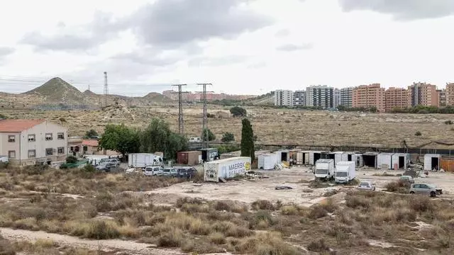 El terreno incendiado en el camino de Alcoraya, foco de actividad ilegal en suelo rústico