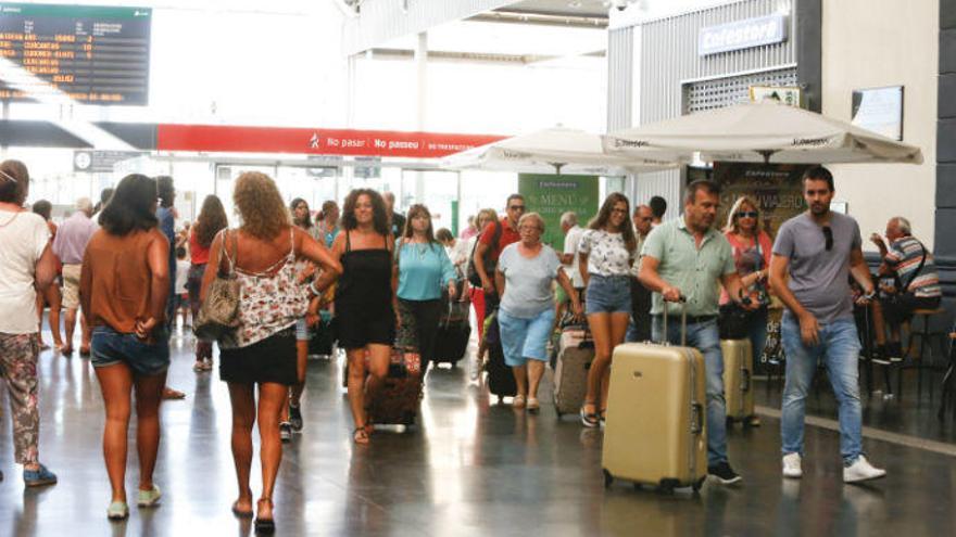 Renfe ofrece 15.000 plazas adicionales en trenes de Larga Distancia para acudir al FIB