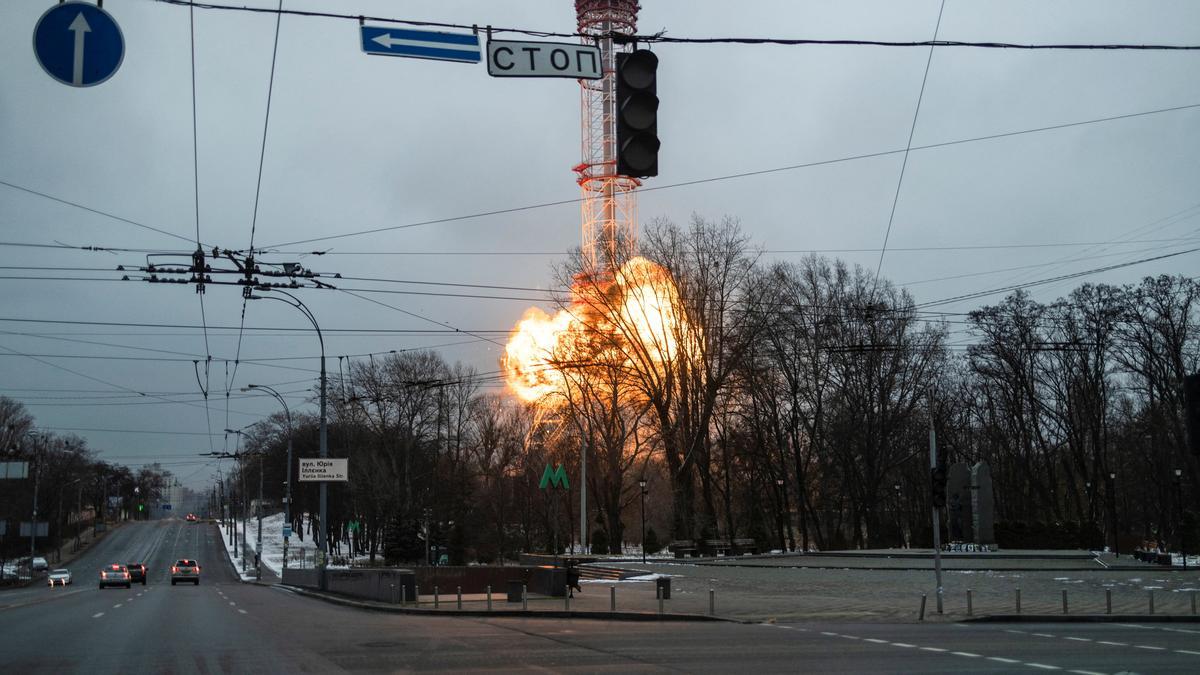 Comienzan las operaciones de Rusia para controlar la capital ucraniana.