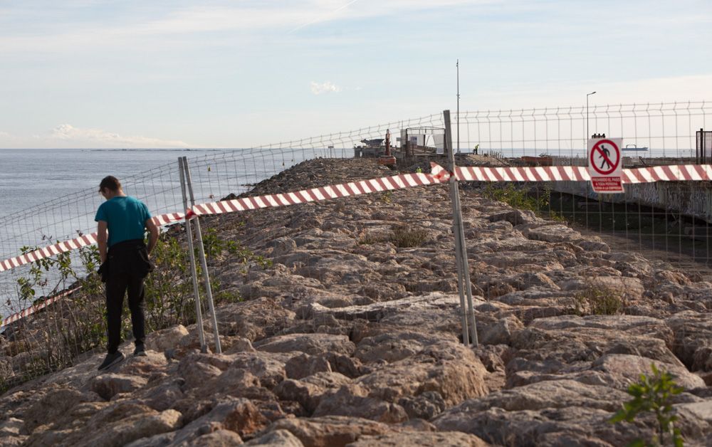 Avanzan los trabajos para desmantelar el Pantalán del Port de Sagunt.