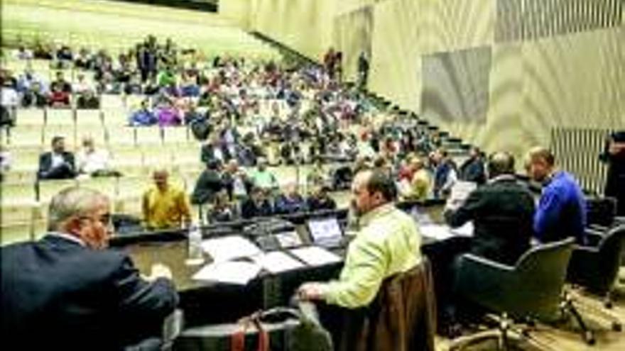 Asamblea informativa en Caja Badajoz