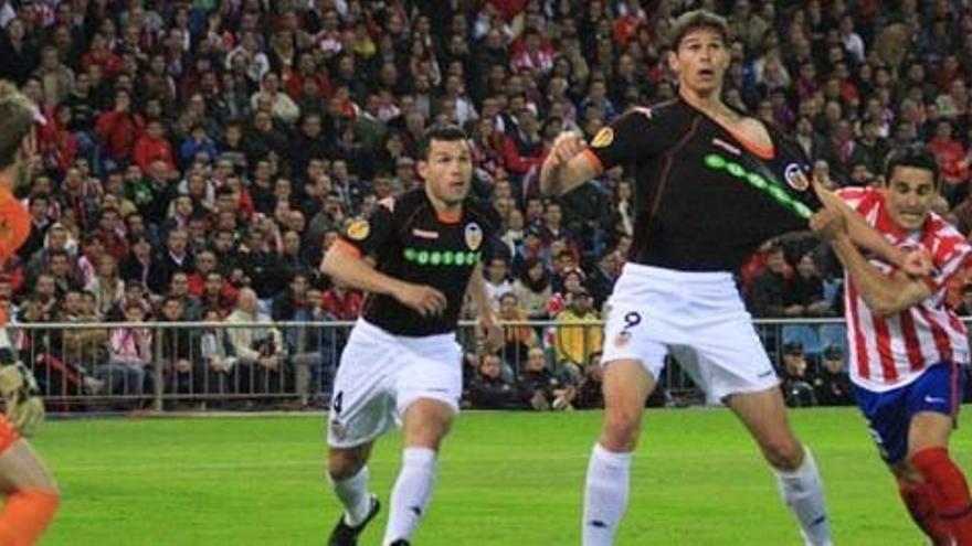 Un vídeo para la historia negra del Valencia CF: el agarrón de Zigic en el Vicente Calderón