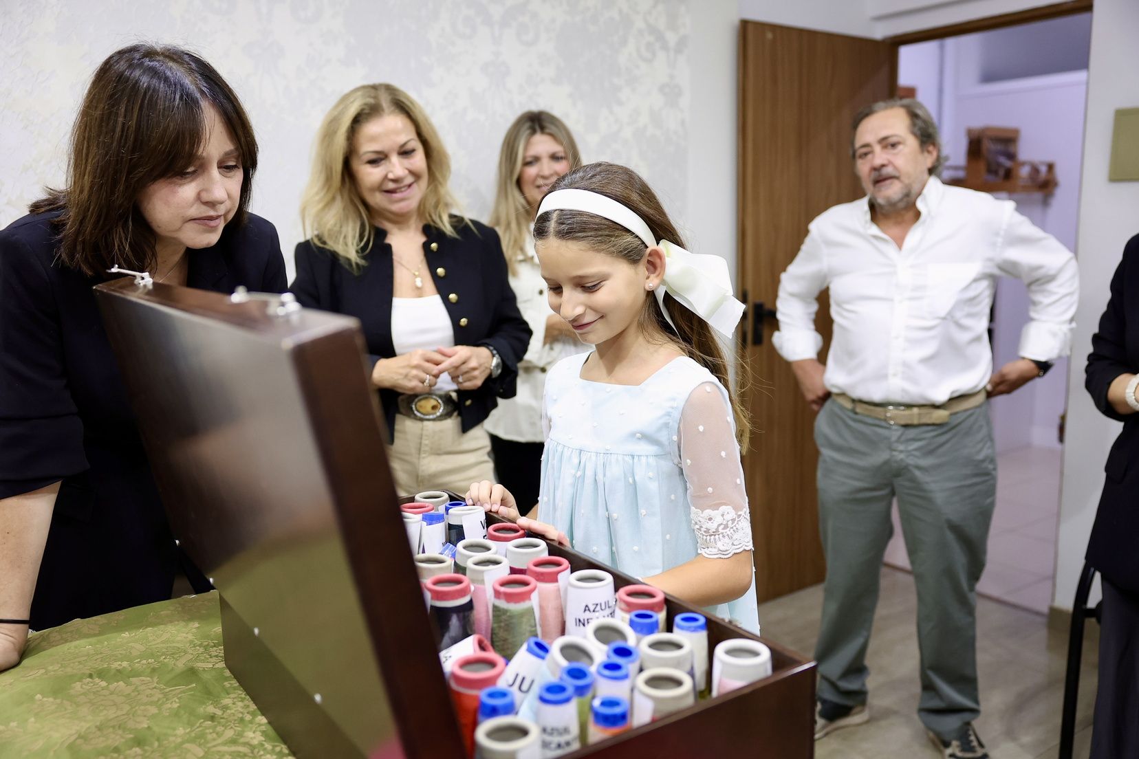 Carmen y Marta eligen sus espolines "Fallera Mayor de València"
