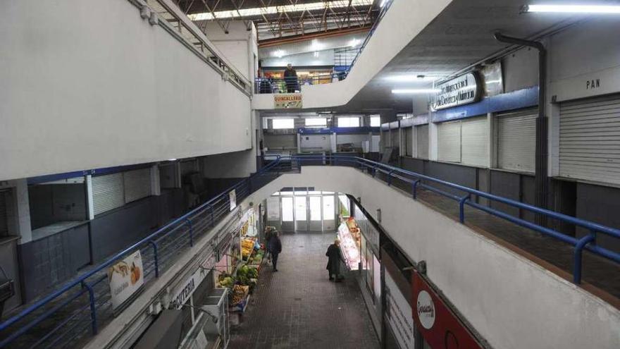 Interior del mercado de Santa Lucía.
