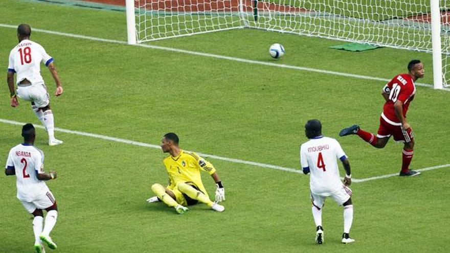 Imagen del primer gol del torneo, obra de Nsue.