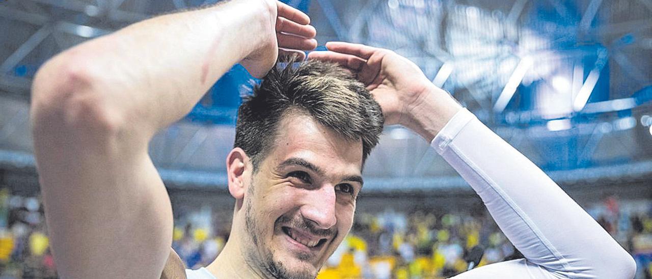 Nico Brussino, jugador del Gran Canaria, celebra el triunfo de su selección, Argentina, en la Copa América.