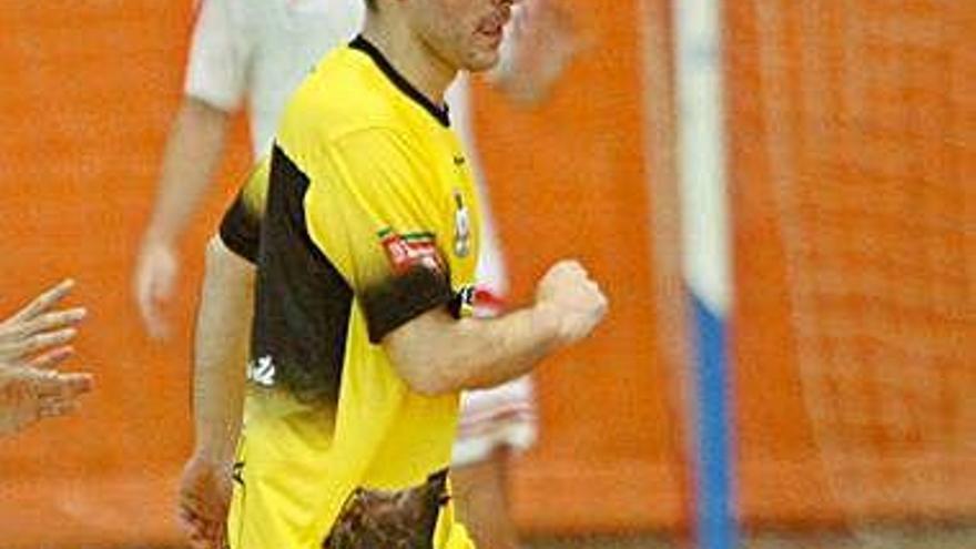 Javi Cala en un partido con el Atlético Benavente.