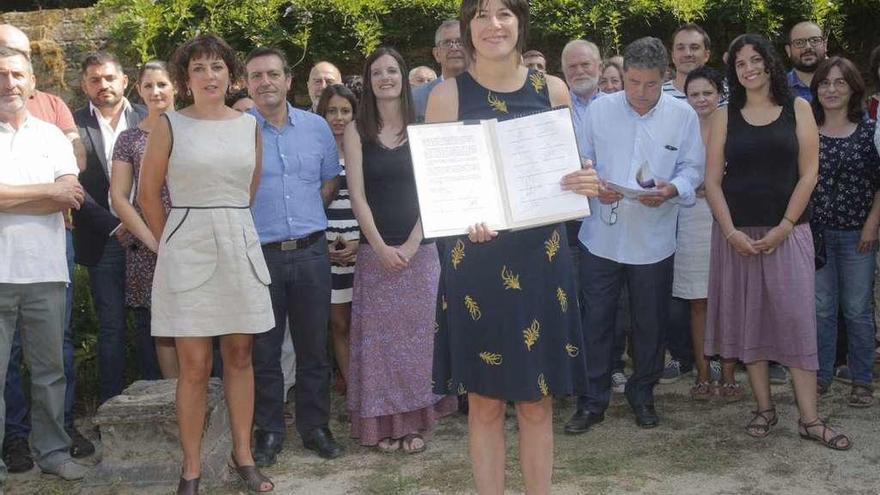 Pontón, en el centro, con regidores del BNG.