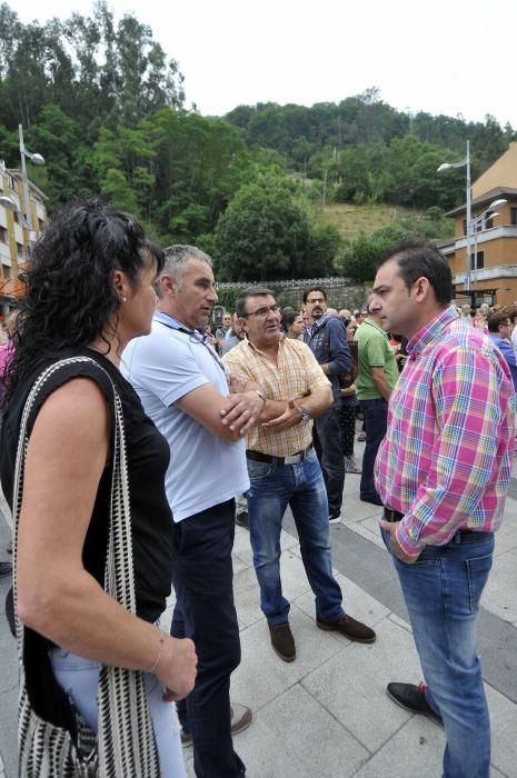 Manifestación en Mieres para apoyar a la empresa de transportes