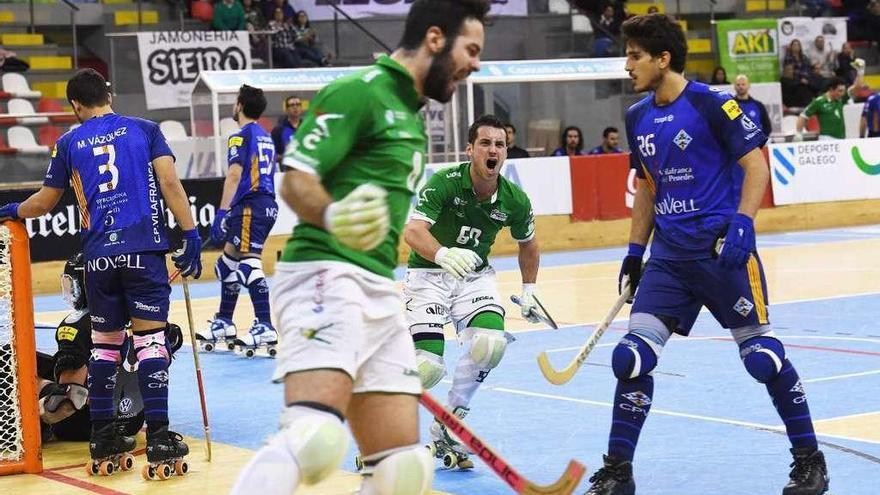 David Torres y Toni Pérez celebran un gol en el partido contra el Vilafranca.