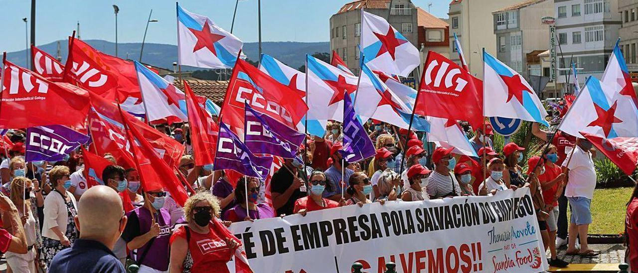 Manifestación en O Grove en apoyo a las trabajadoras de la conservera.