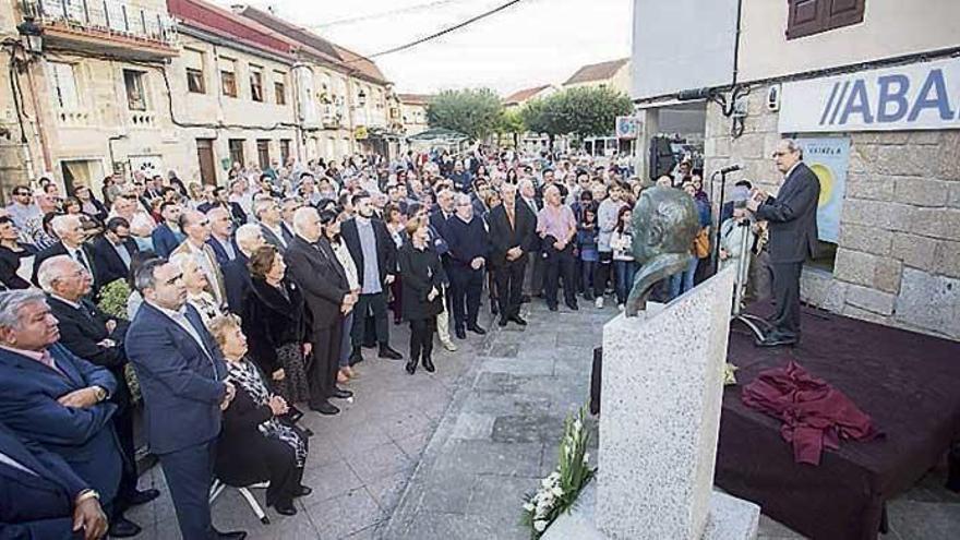 Presentación del busto de Oswaldo González en As Neves.  // D.P.