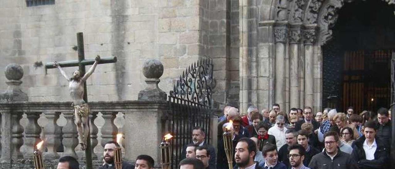 Salida del viacrucis de la juventud, el pasado año. // Jesús Regal