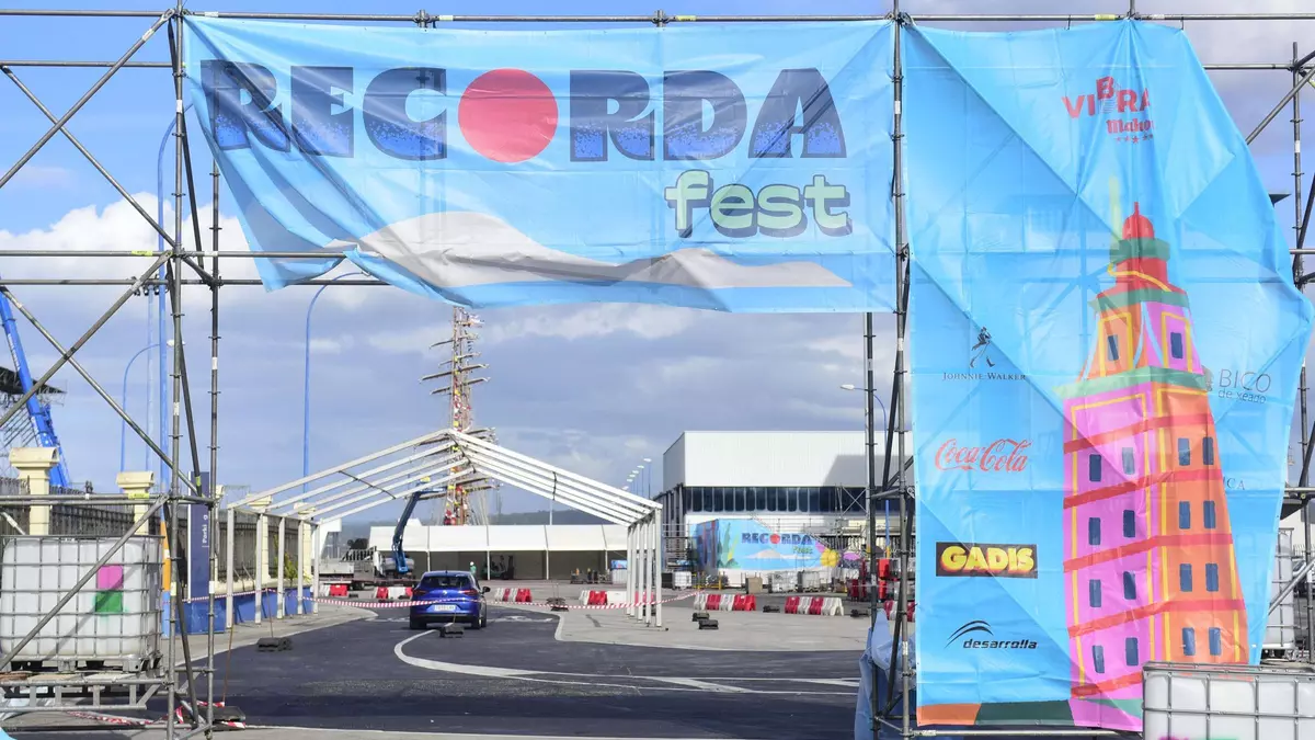 El Recorda Fest monta ya su escenario en el puerto coruñés