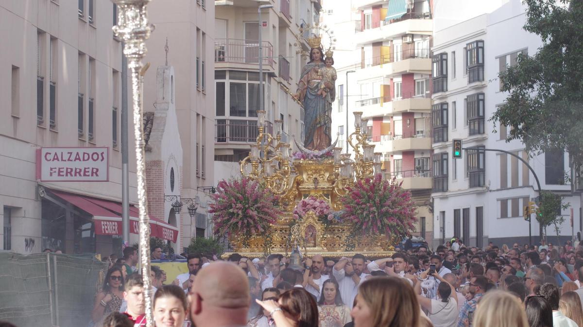 Procesión de María Auxiliadora por el barrio de Capuchinos en 2024.
