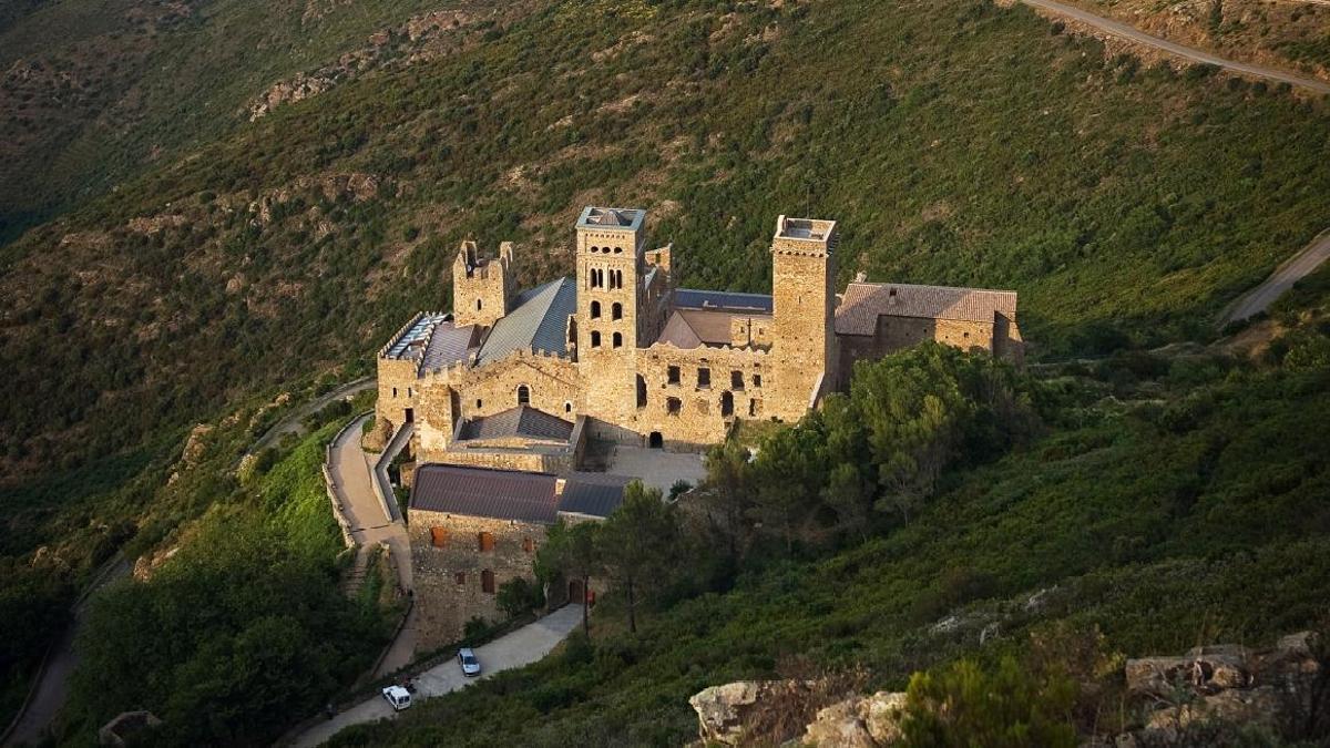 El monestir romànic de Sant Pere de Rodes.