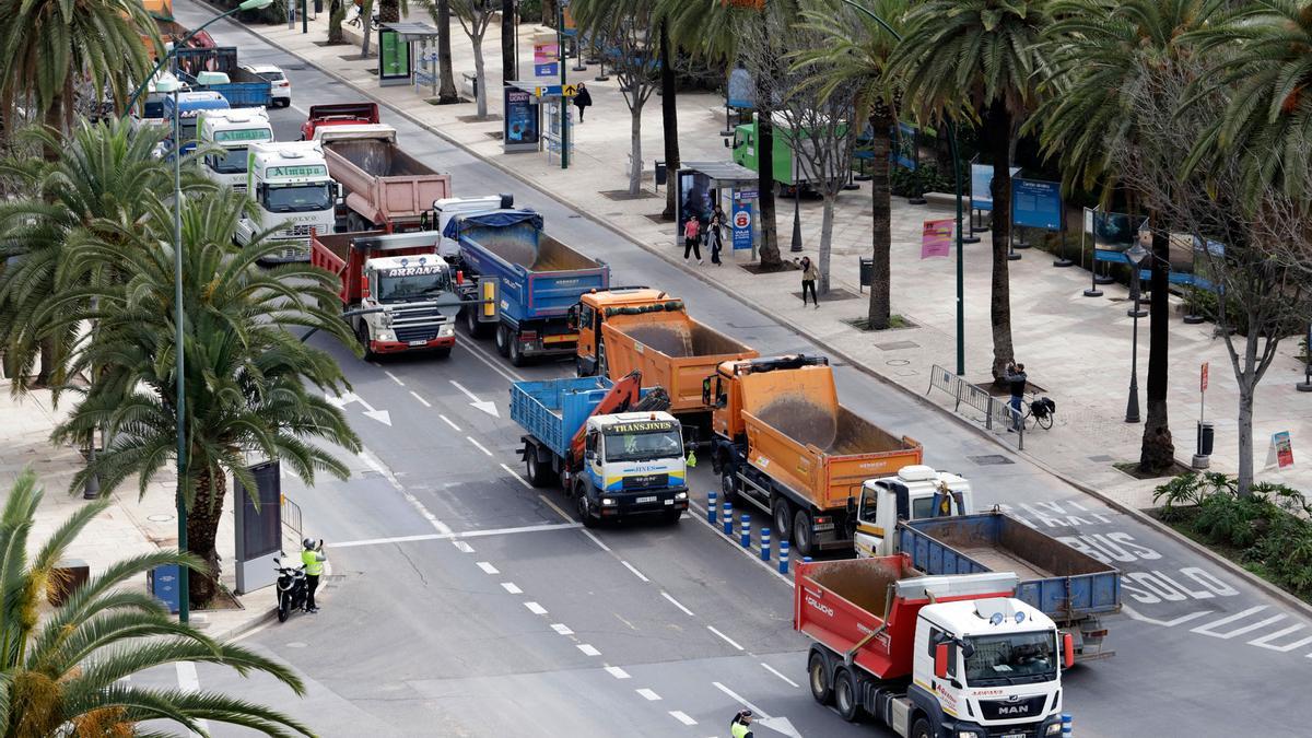 Protesta de los camioneros por el Centro de Málaga