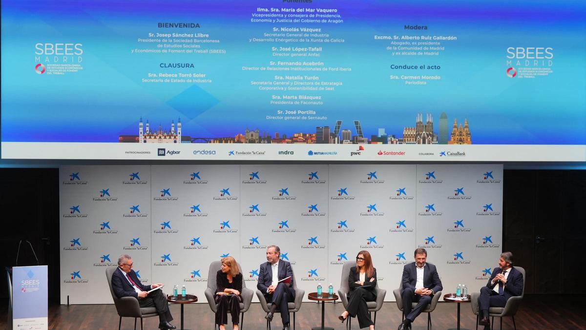 Participantes en el foro 'Presente y futuro del sector de la automoción en España&quot;, organizado por SBEES en Madrid.