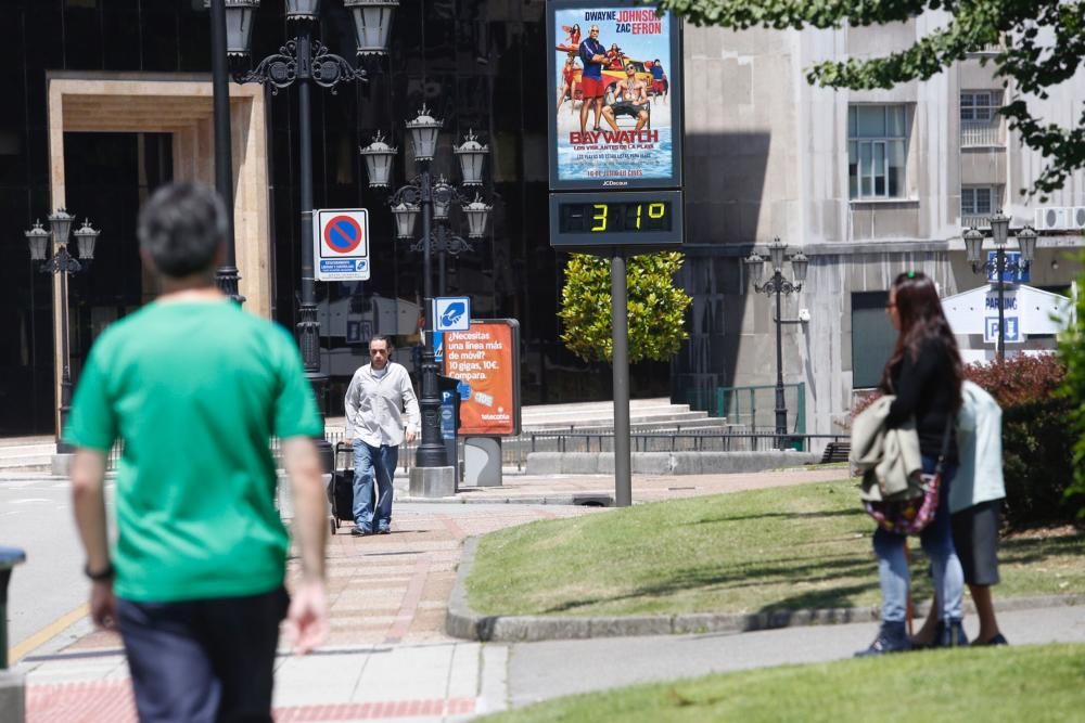 Día de sol y calor en Oviedo.