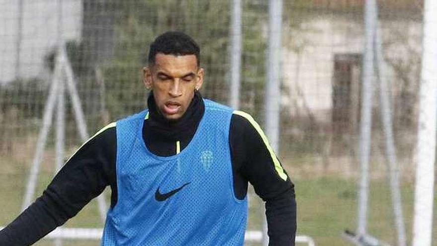 Blackman, en el entrenamiento de ayer en Mareo.