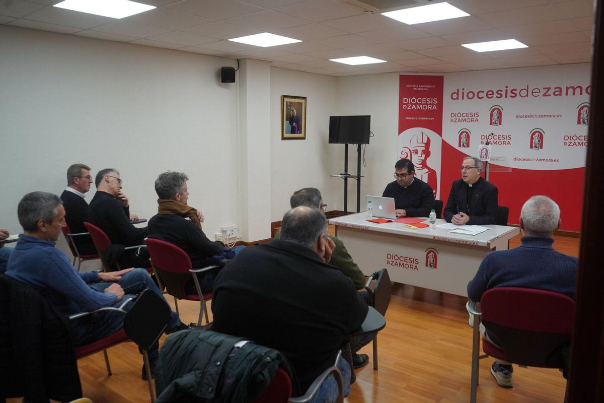 Reunión obispo presidentes cofradías