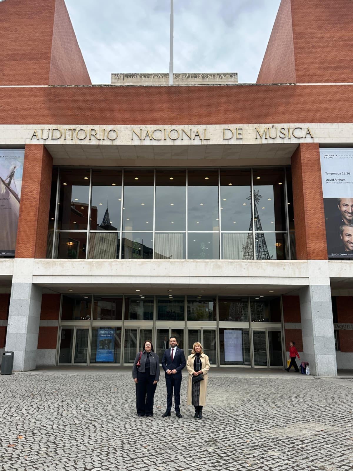 Moreno y Quesada junto al hijo del general.