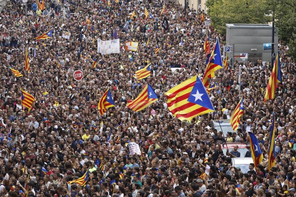 Concentració a la seu de la Generalitat a Girona