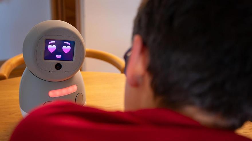 El CSIC desarrolla un robot con inteligencia emocional para apoyar terapias de niños con autismo: "Es tremendamente motivador"