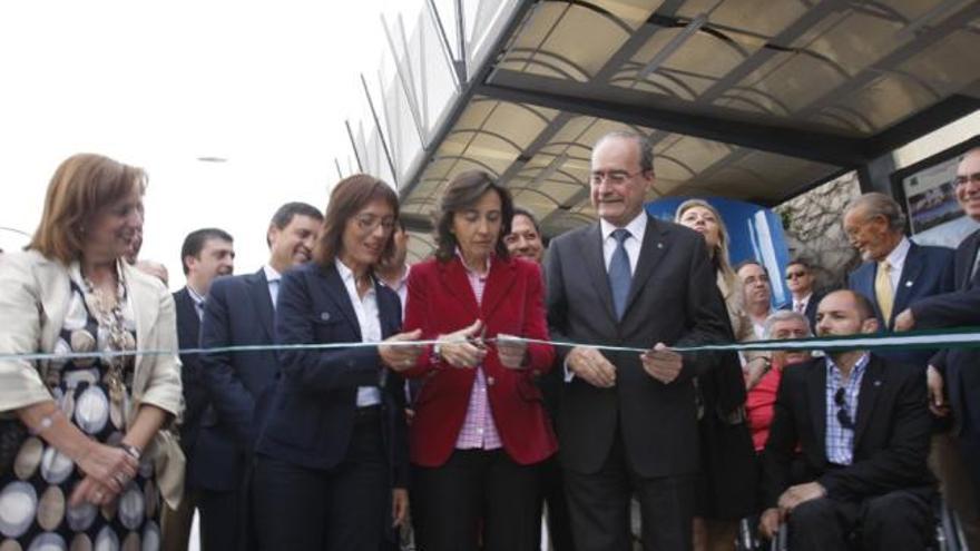 María Gámez, Rosa Torres y Francisco de la Torre inauguran la nueva estación.