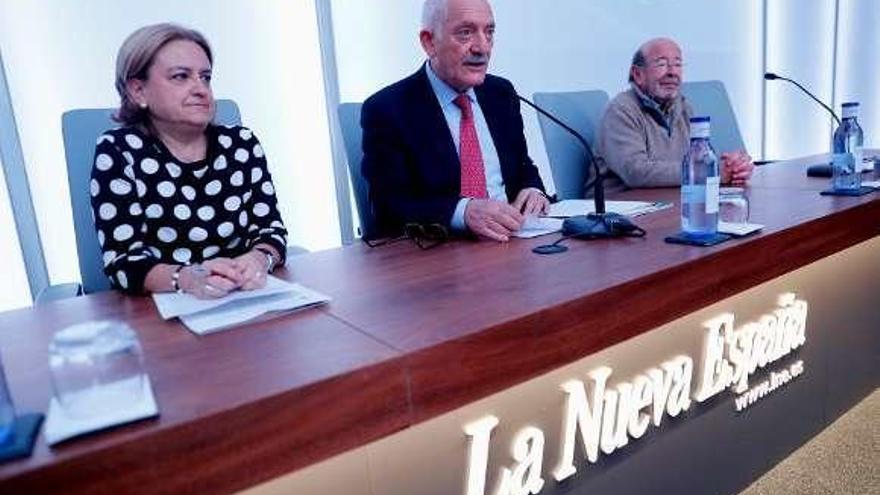 De izquierda a derecha, Carmen Casal, Ramón Rodríguez y Gonzalo Fernández Cabal.