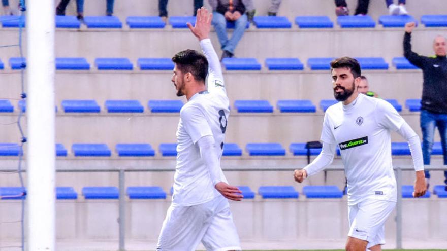 Juan Delgado celebra su gol en Elda