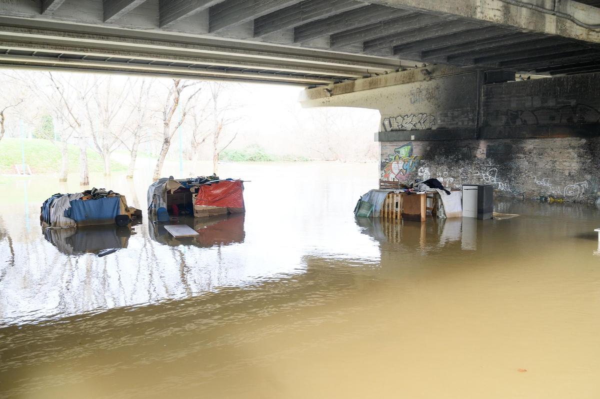 Así afecta la crecida del río Ebro a la gente sin hogar