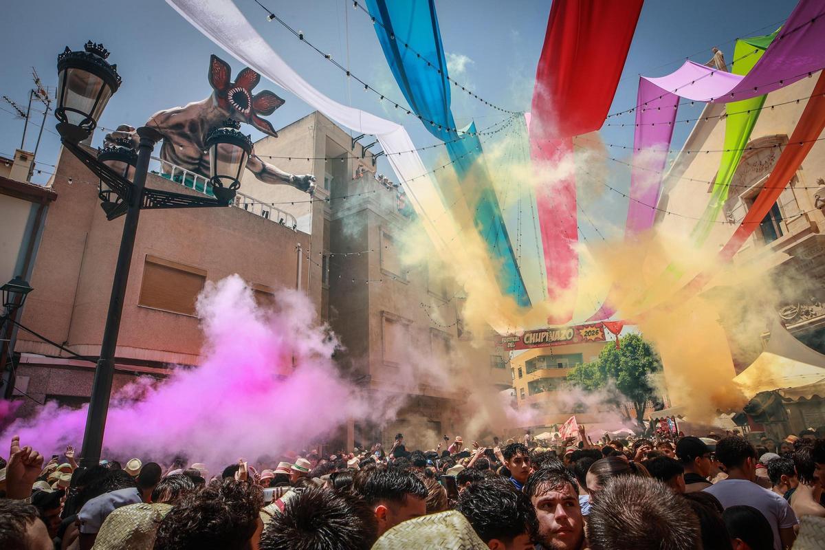 Así ha sido el chupinazo de las fiestas de Catral 2026 : el pionero que abre las fiestas de veraniegas de los municipios de la Vega Baja