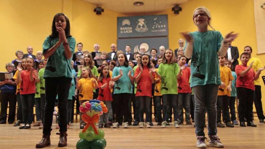 Presentación del Coro Luis Areán en el Auditorio de Lalín en junio del año pasado. // Bernabé/Luismy