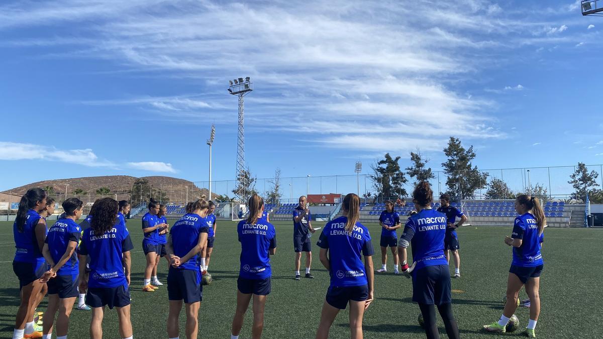 El Levante Femenino entrenó en las instalaciones del CD Marino