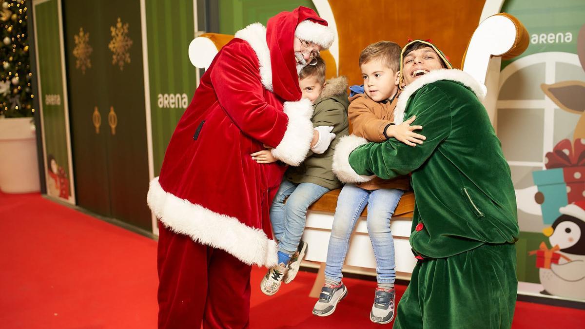 Papá Noel espera la visita de los niños estas fiestas.