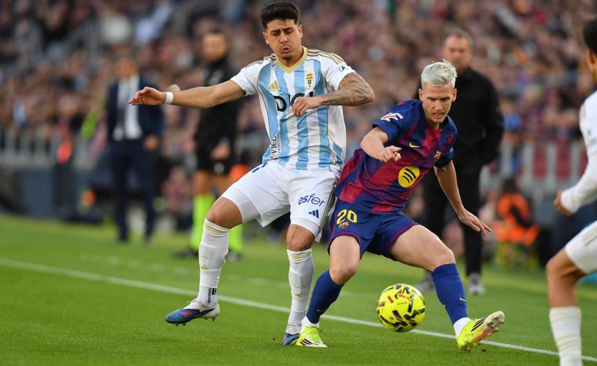 Colombatto pugna por un balón con Dani Olmo. | SERGIO ROS  / FACTORÍA 9