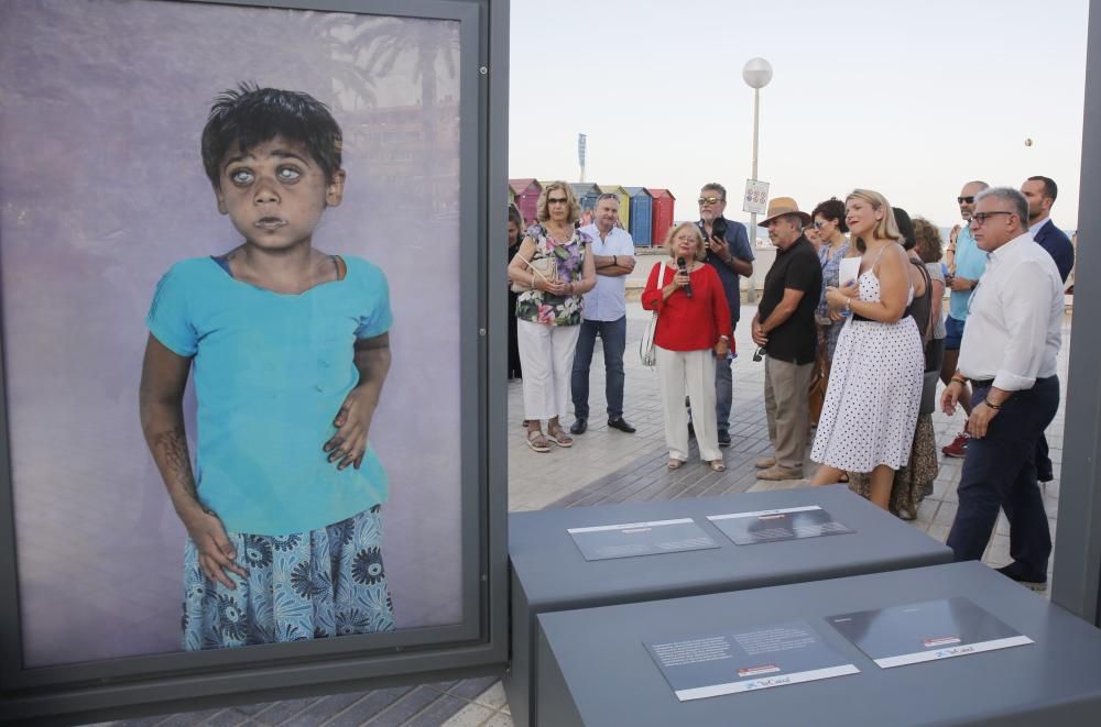 Cristina García Rodero mira a la India en la Playa de San Juan