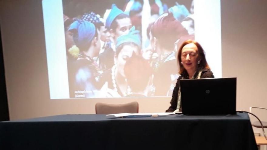 Yolanda Cerra lleva a Parres una ponencia sobre la tradición de las fiestas del Oriente