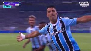 ¡Tremendo estreno! Luis Suárez siendo Luis Suárez... Debuta con Gremio con un hat-trick y un increíble golazo