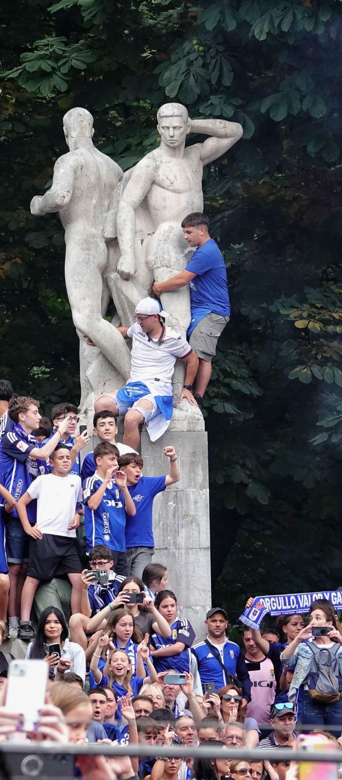 Lluvia de millones y de autoestima para Asturias por el ascenso del Real Oviedo