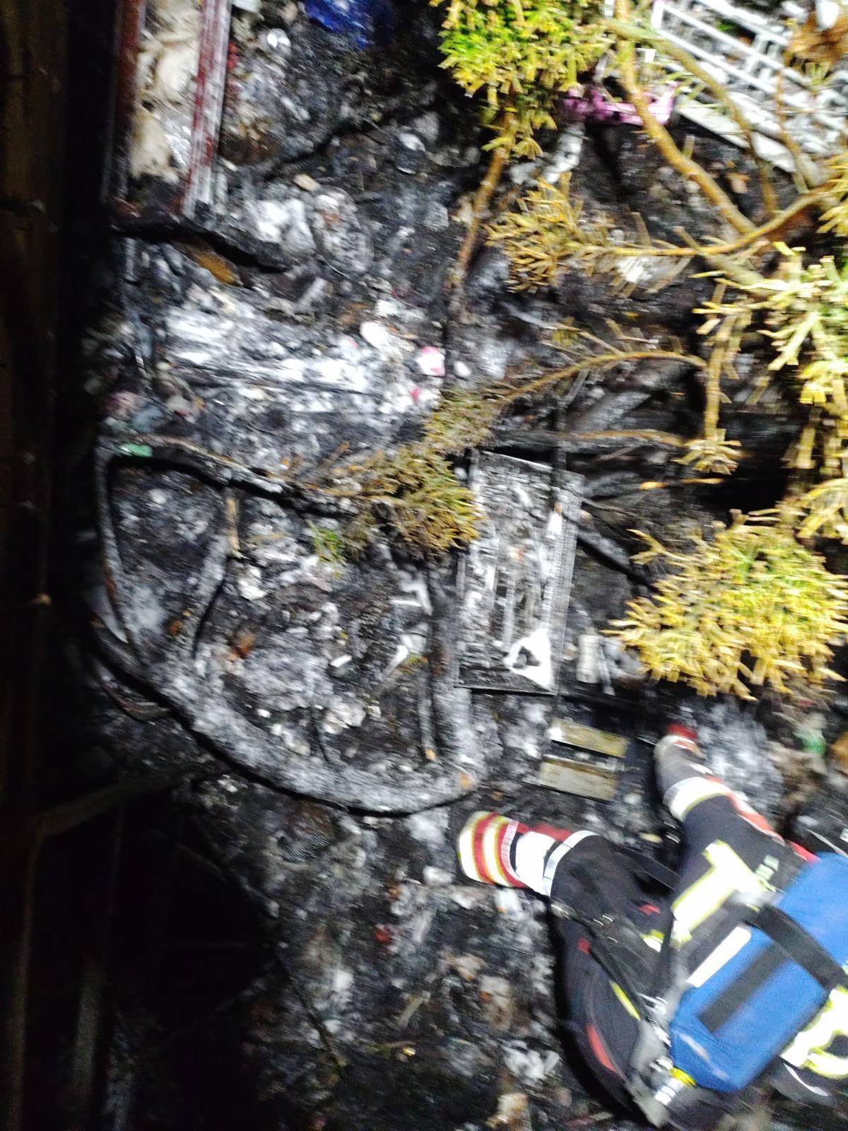Estado en el que quedó la vivienda afectada por el fuego la noche de ayer lunes en Arrecife