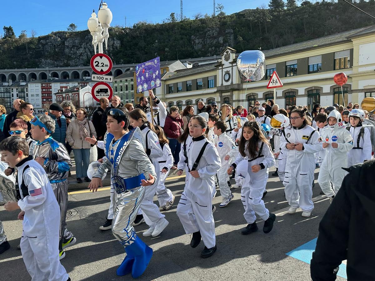 En imágenes: el creativo desfile de carnaval de los colegios de Luarca