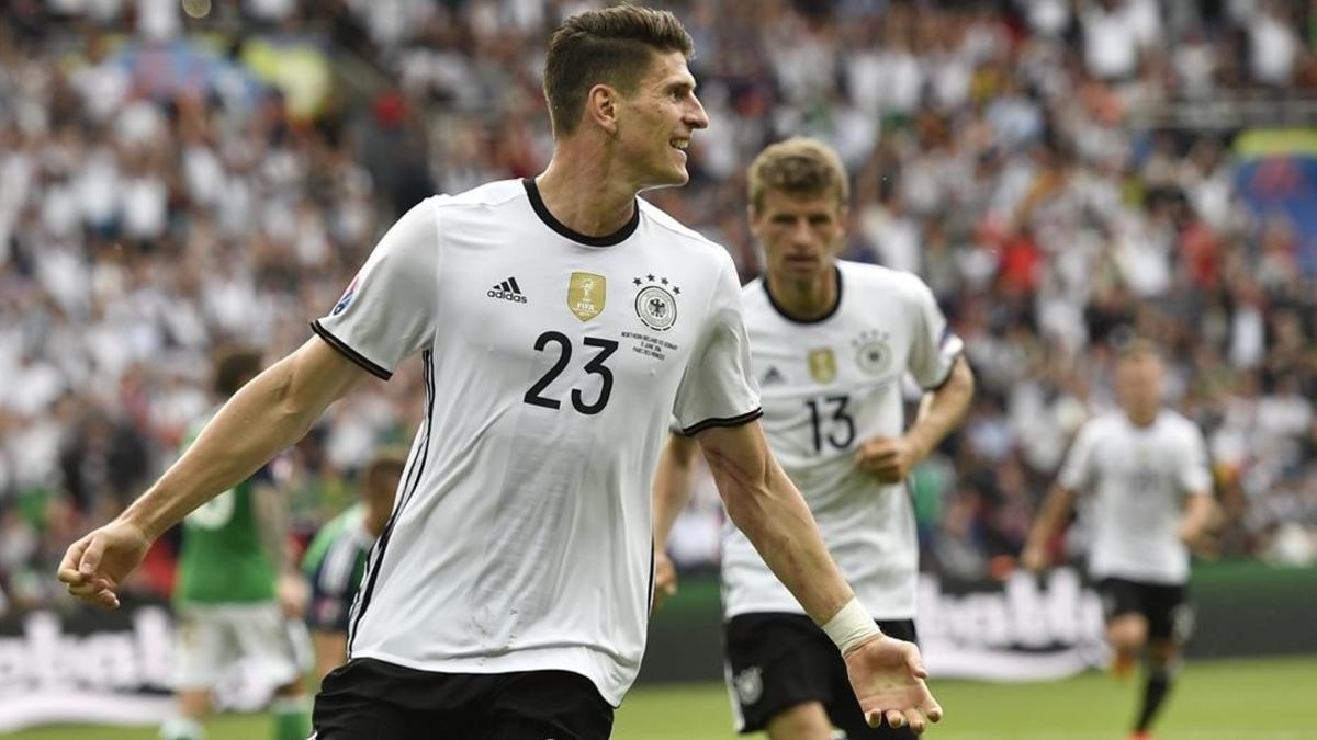 rpaniagua34395287 germany s mario gomez celebrates after scoring the160621190446