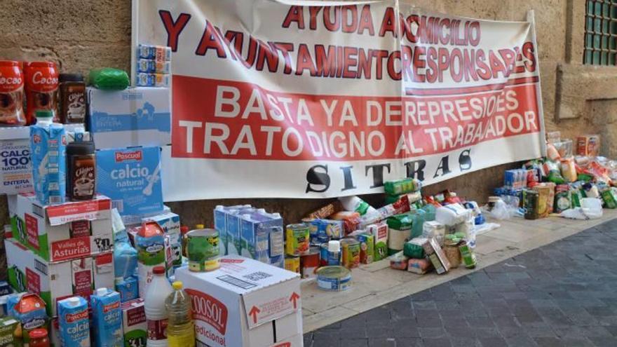 Reparto de comida en la Glorieta de Ayuda a Domicilio